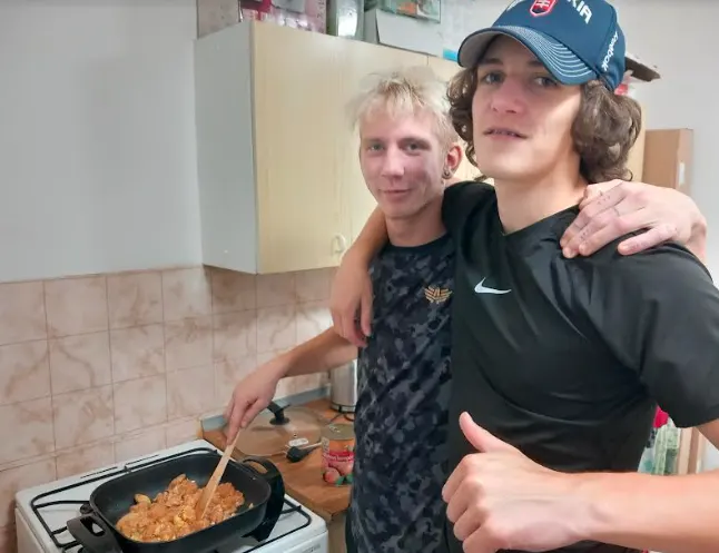 Kuracie soté s ryžou a broskyňovým kompótom