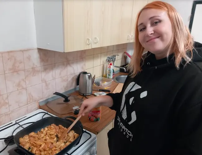 Kuracie soté s ryžou a broskyňovým kompótom