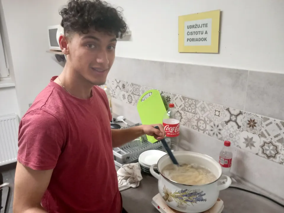 Varíme cestoviny so syrovou omáčkou
