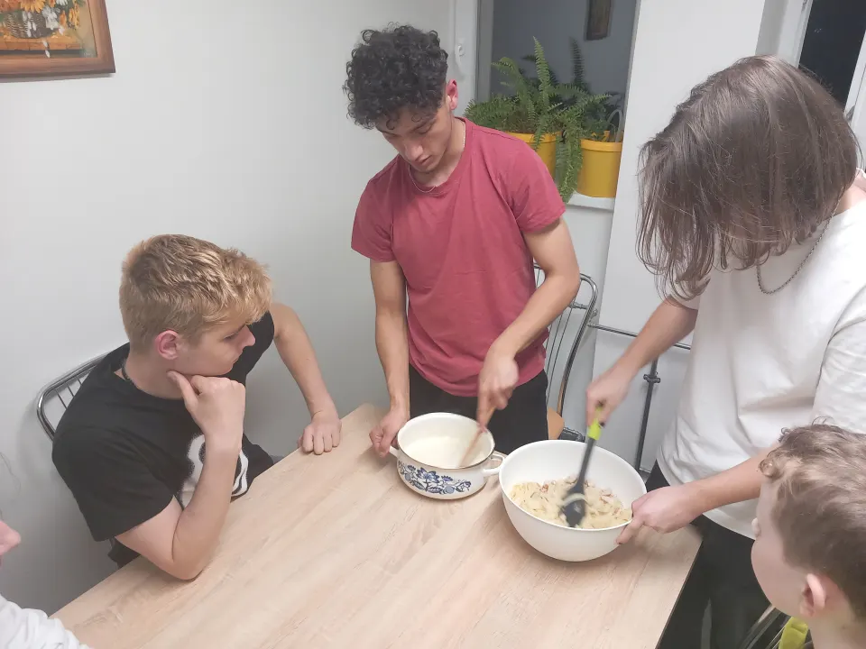 Varíme cestoviny so syrovou omáčkou