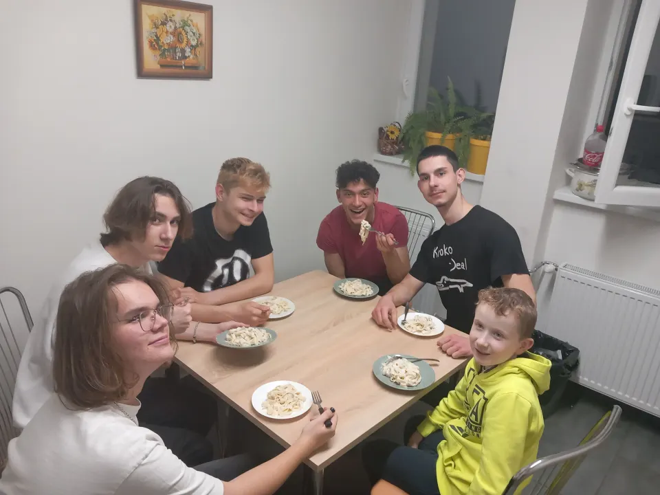 Varíme cestoviny so syrovou omáčkou