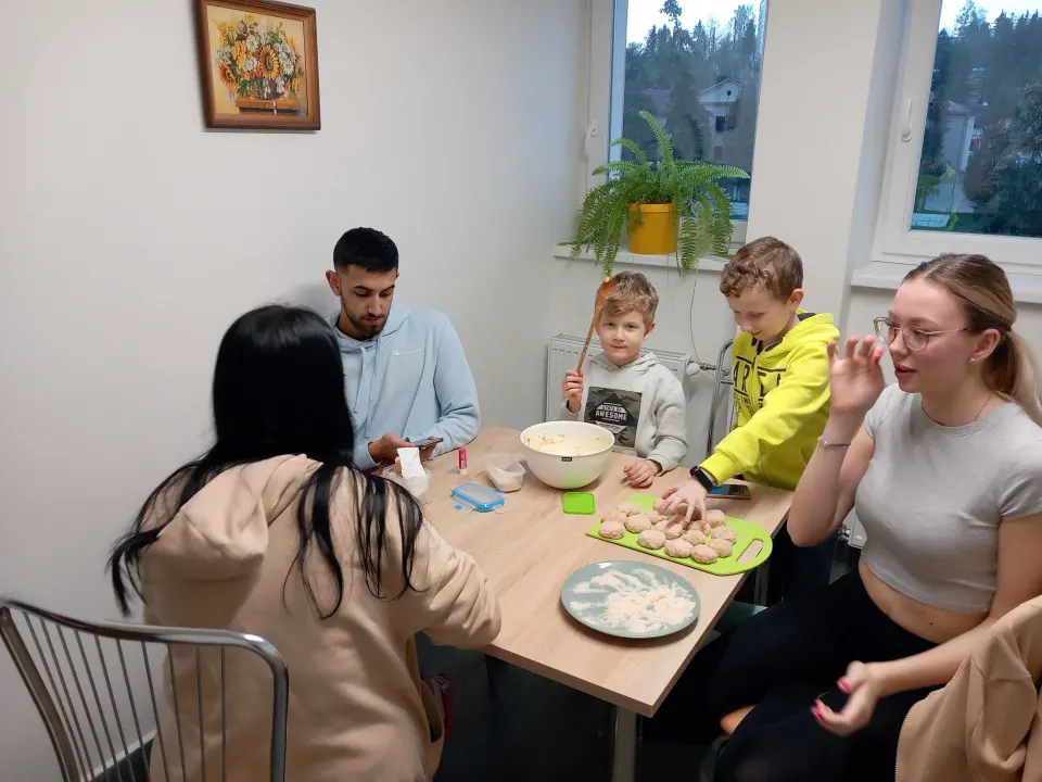 Varíme fašírky s opekanými zemiakmi