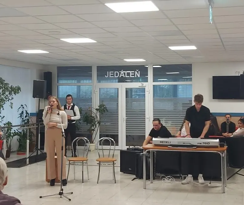 Vystúpenie žiakov v ZSS - Záhonok a pizza za odmenu