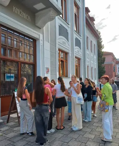 Prváčky na exkurzii SPOZNAJ HISTÓRIU A SÚČASNOSŤ ZVOLENA