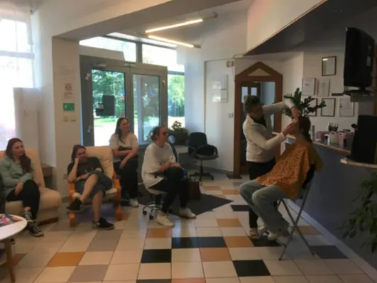 Návšteva kozmetického salónu ŠARM pri SOŠ hotelových služieb a obchodu vo Zvolene