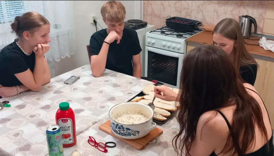 Zapekanka so syrovou omáčkou s hríbami a kečupom