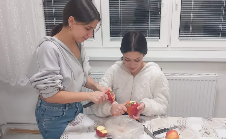 Maková, tvarohová a orechová roláda z lístkového cesta