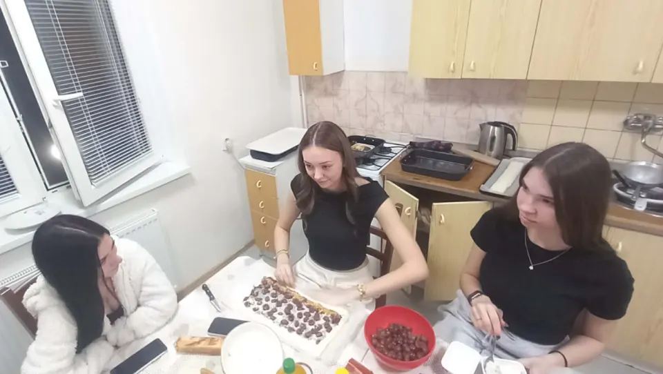 Maková, tvarohová a orechová roláda z lístkového cesta