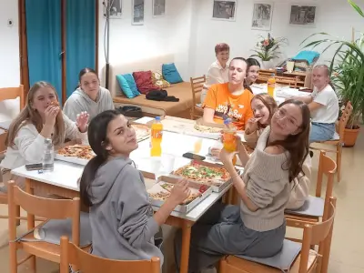 Vystúpenie žiakov v ZSS - Záhonok a pizza za odmenu – fotografia 12