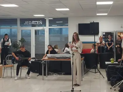 Vystúpenie žiakov v ZSS - Záhonok a pizza za odmenu – fotografia 6