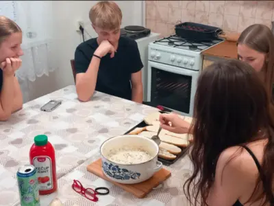 Zapekanka so syrovou omáčkou s hríbami a kečupom – fotografia 5