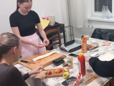 Salámovo - syrové slimáky v rámci krúžku varíme a pečieme s radosťou – fotografia 2