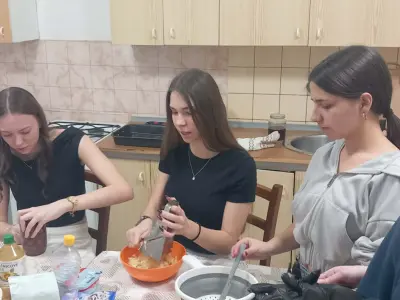 Maková, tvarohová a orechová roláda z lístkového cesta – fotografia 3