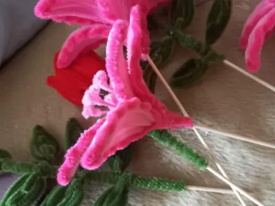 Kreatívnosť žiačok v krúžku šikovných rúk – fotografia 3